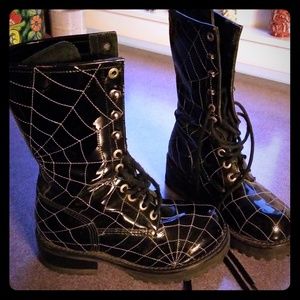 Black lace up patent leather boots W size 7